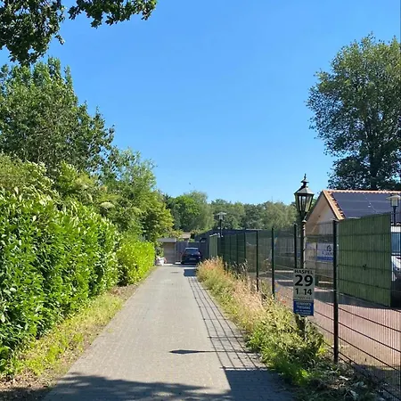 Vrijstaande Woning Met Geweldige Omheinde Tuin Aan Bosrand *
